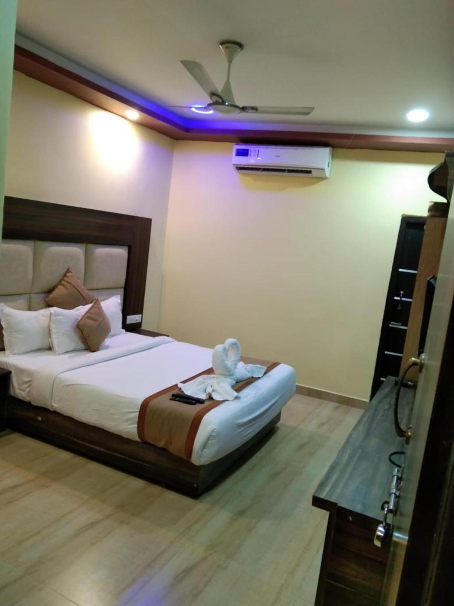 Gold India Beach Resort Govind Nagar Extérieur photo