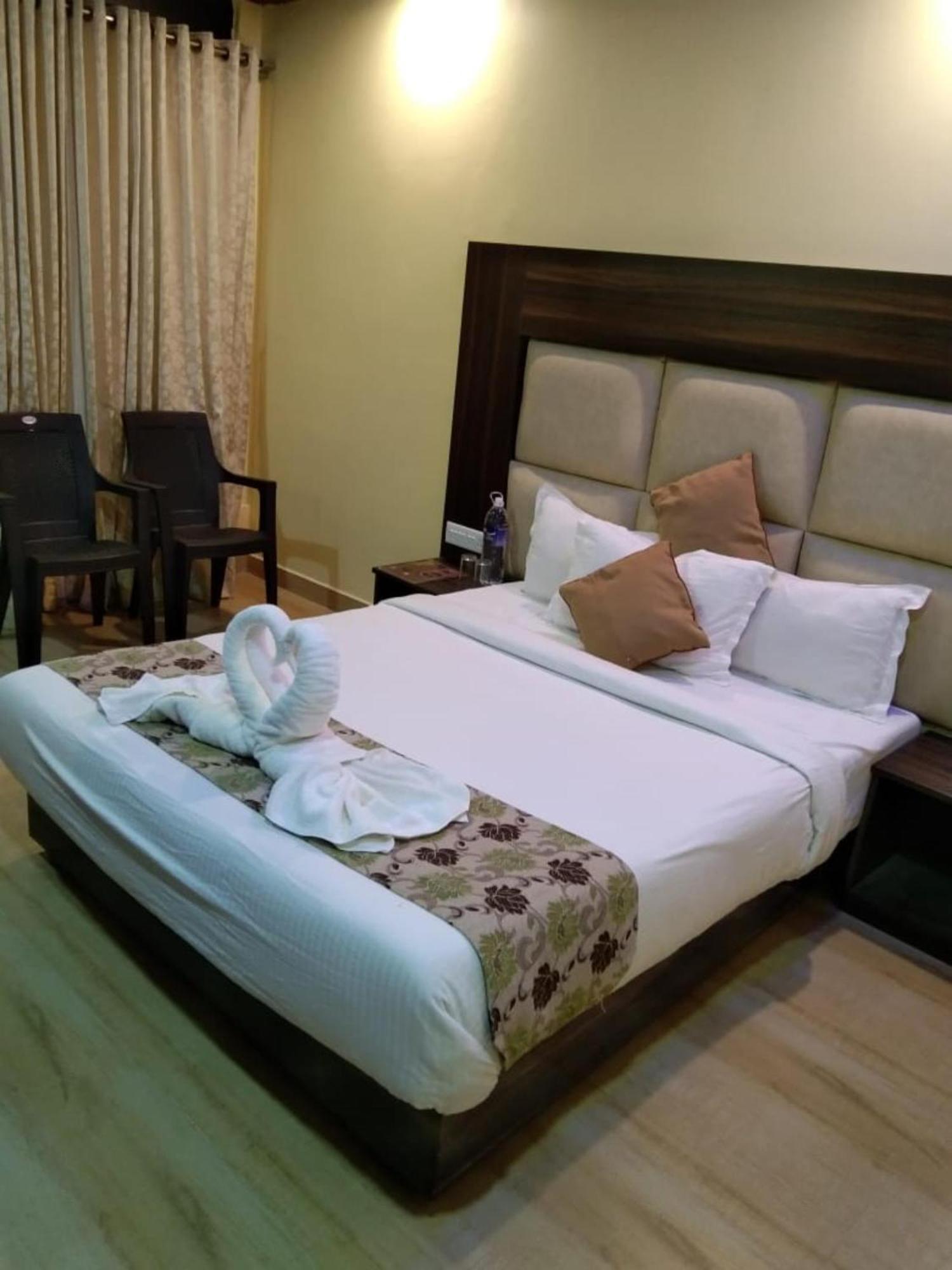Gold India Beach Resort Govind Nagar Extérieur photo